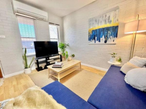 Stylish 3 Bed Apartment - Free Parking